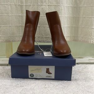 NIB Universal Thread Target Cleo Boots size 7